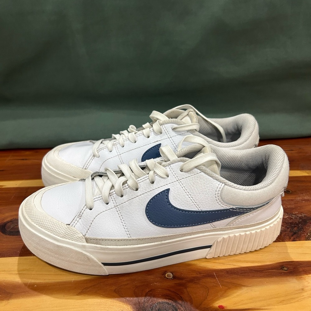 Nike Court Legacy Lift Sneakers